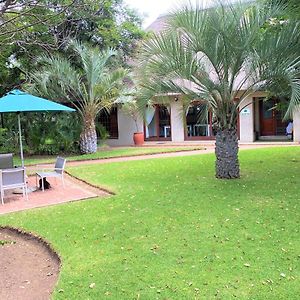 Safari Club Guest Lodge Or Tambo International Airport
